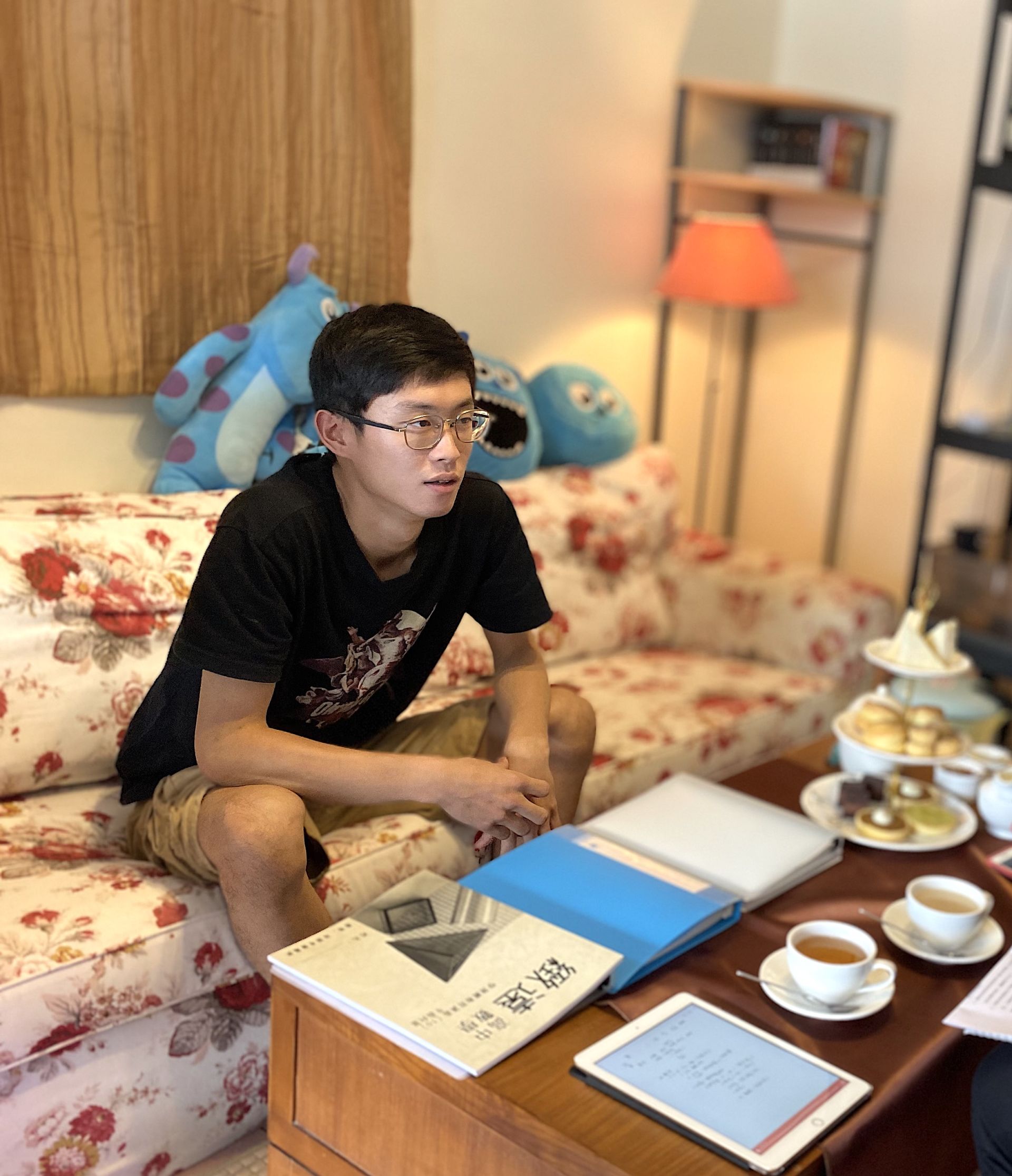 政大高材生捨財金生涯-踏入補教業-實踐教學理想-蘇哲老師專訪(上) 政大高材生捨財金生涯-踏入補教業-實踐教學理想-蘇哲老師專訪(上)